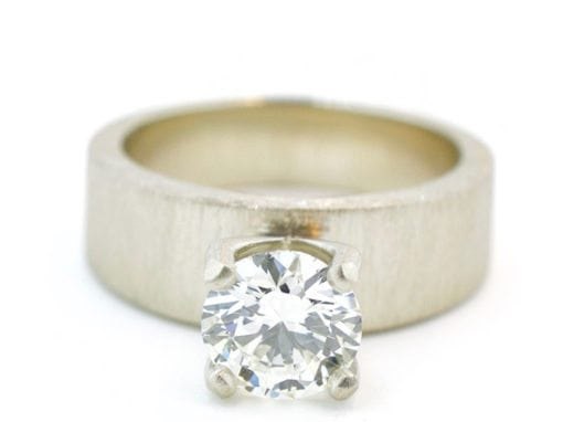 BRILLIANT CUT DIAMOND WITH THICK WHITE GOLD BAND